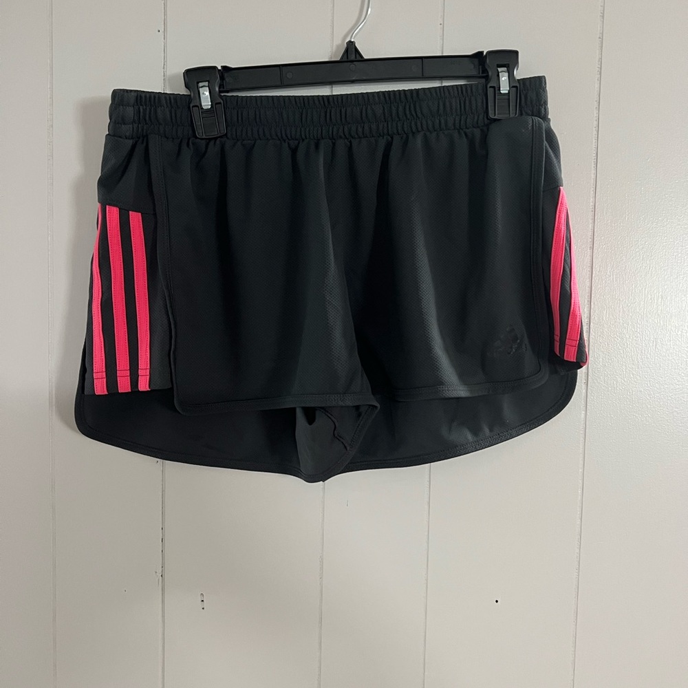 Large Adidas athletic/athleisure shorts